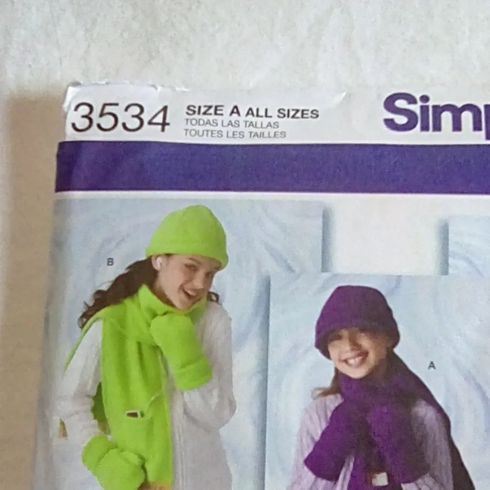 Simplicity 3534 Girls' Hats, scarves, mittens